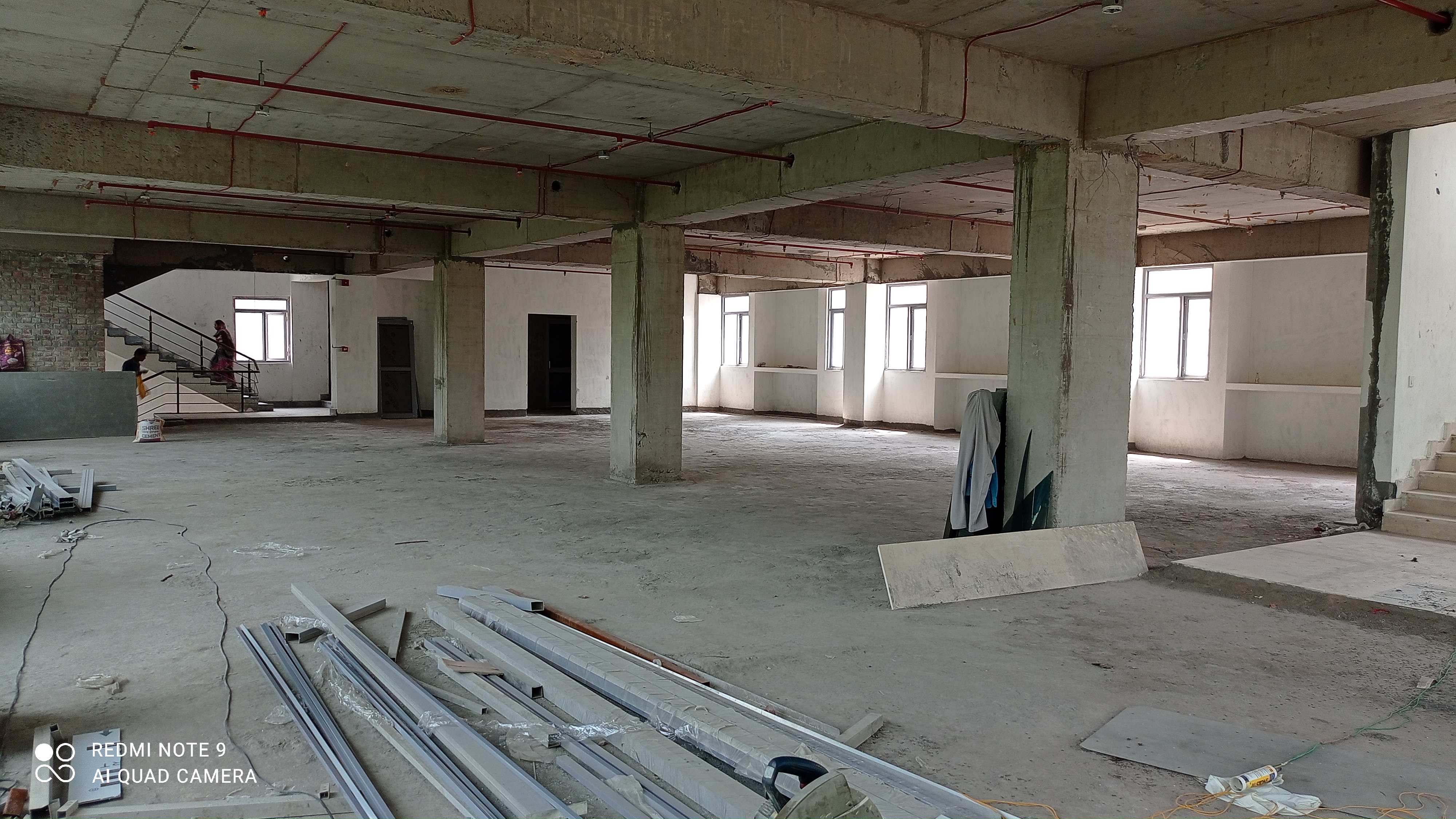 Unfurnished office space for rent on 18m road