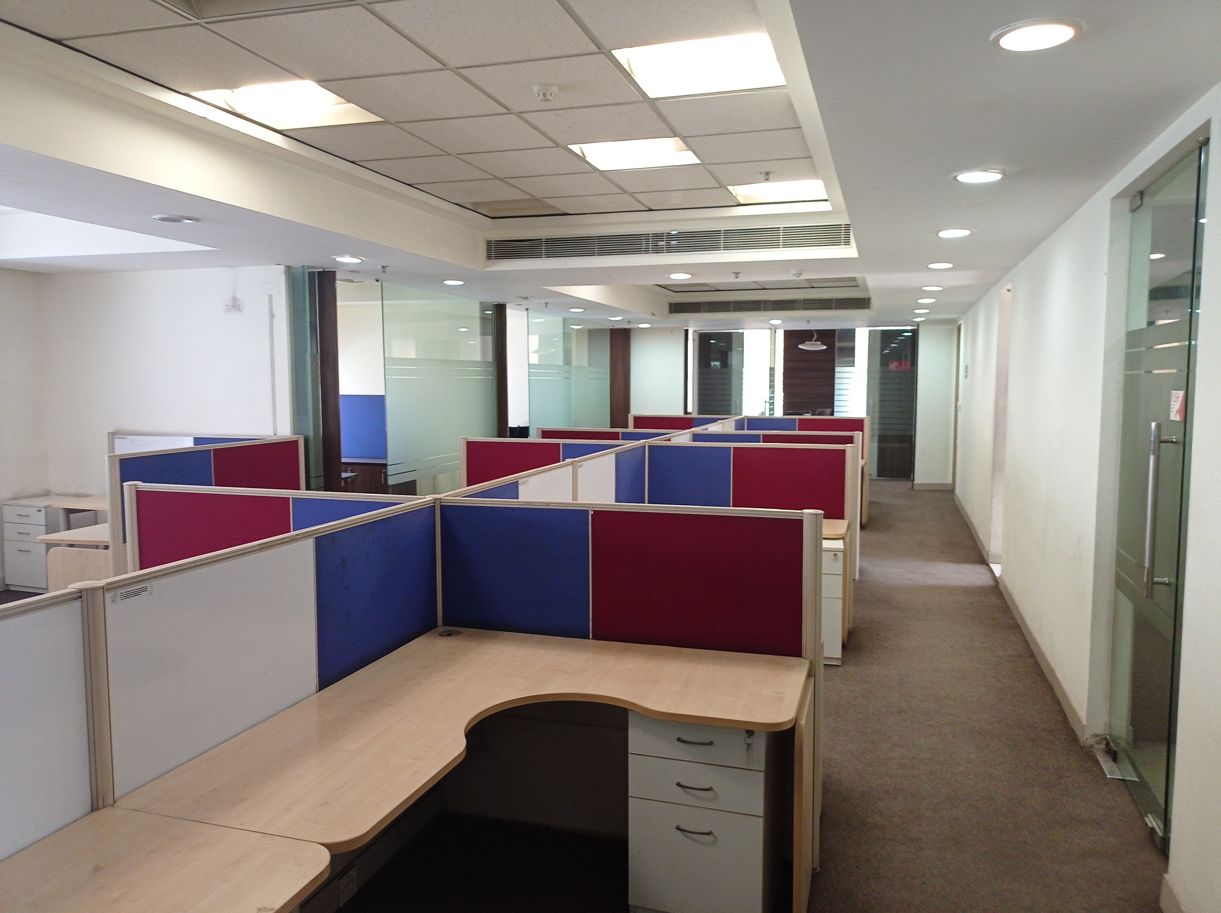 Excellent location Fully Furnished space with plug n play facility