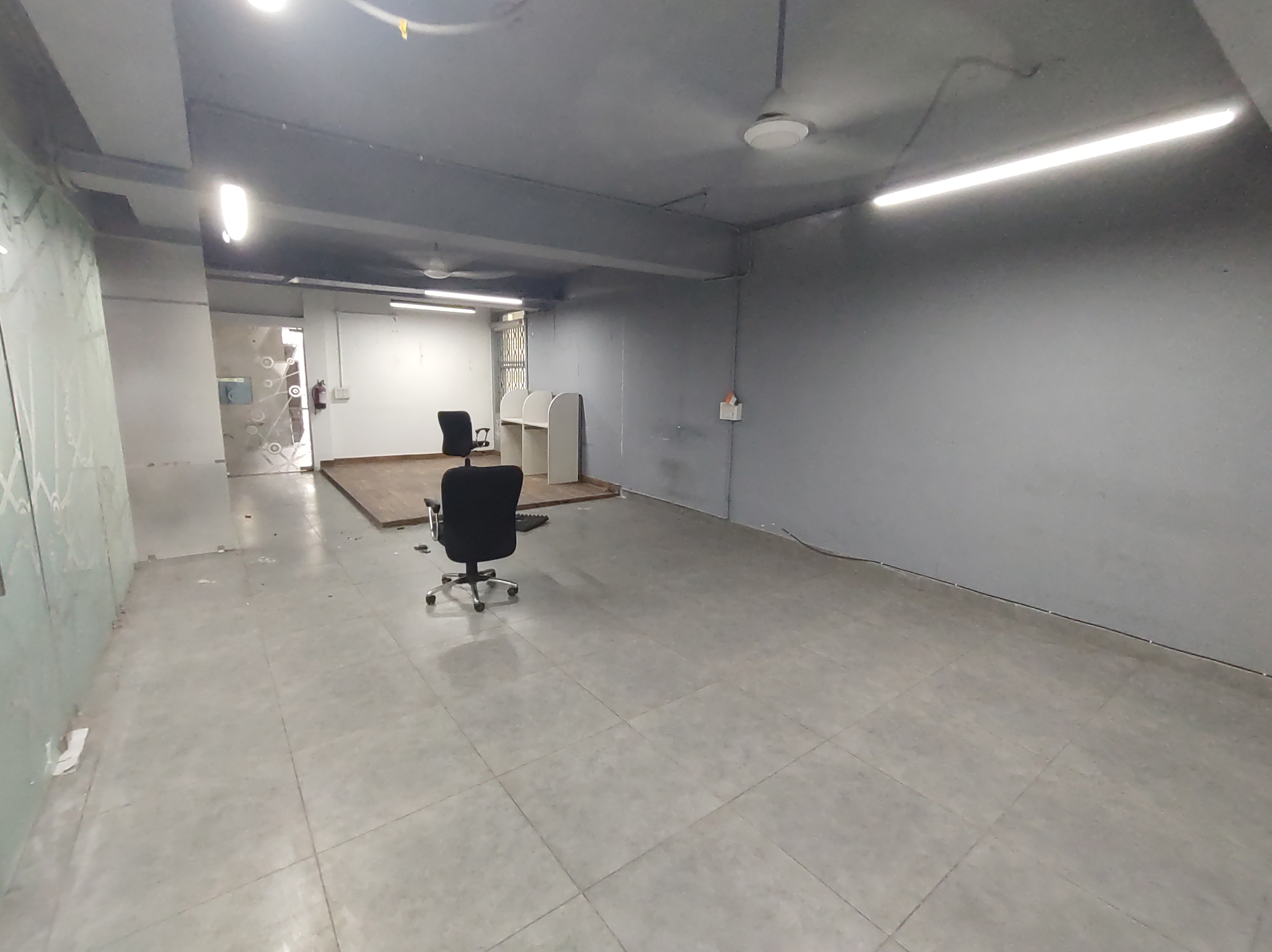 SEMI FURNISHED OFFICE SPACE AVAILABLE ON GROUND FLOOR