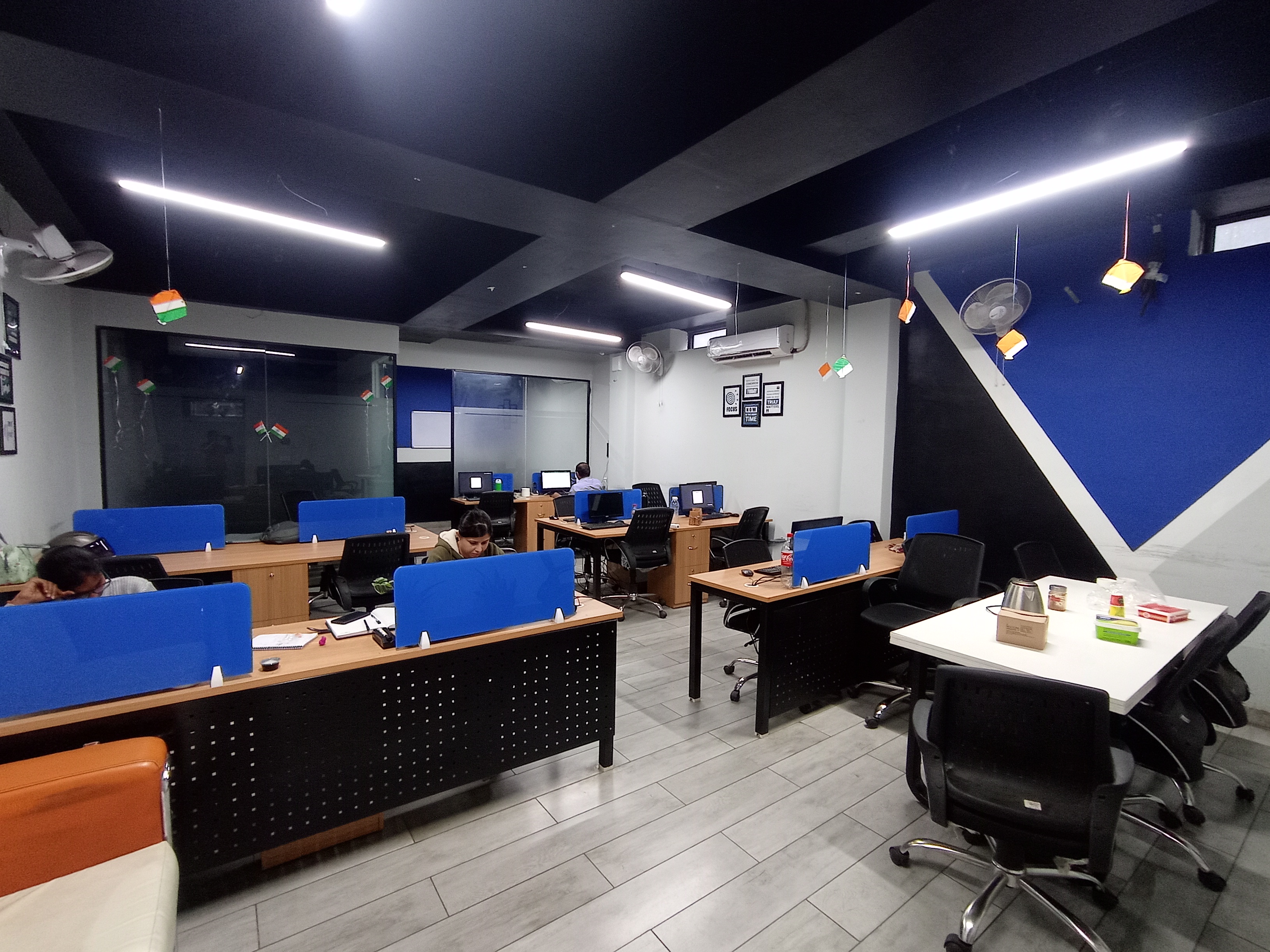 Excellent location Fully Furnished space with plug n play facility